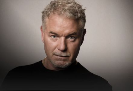 Eric Dane em episódio de entrevistas póstumas para série da Netflix