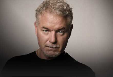 Eric Dane em episódio de entrevistas póstumas para série da Netflix