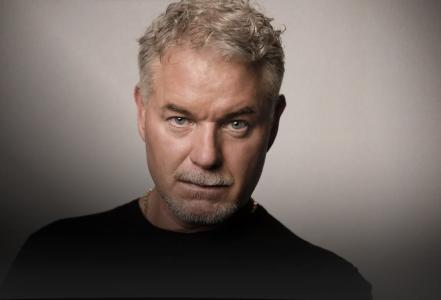Eric Dane em episódio de entrevistas póstumas para série da Netflix