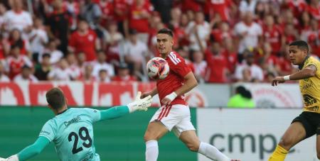 Borré marcou gol de 'cavadinha' para o Inter contra o Ypiranga