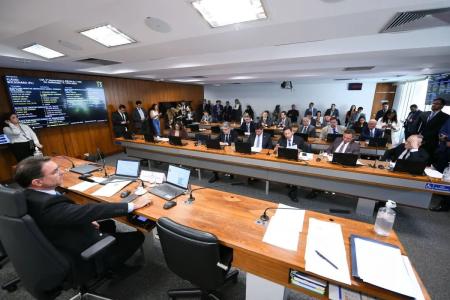 Comissão do Senado deve analisar na terça propostas para derrubar decreto de Lula sobre armas