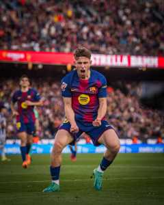 Frankie de Jong celebra gol do Barcelona sobre o Levante