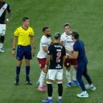 Vasco x Fluminense: Zubeldía é expulso após reclamação e invade o campo para tirar satisfação