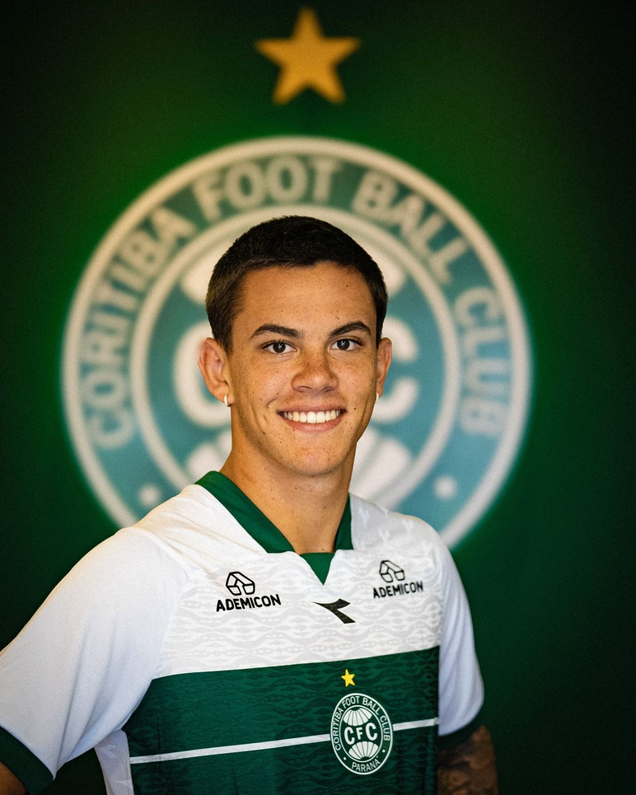 Coritiba anuncia lateral emprestado pelo Santos; saiba detalhes