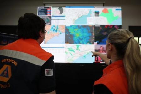 Defesa Civil emitiu alerta para chuva e frente fria em SP