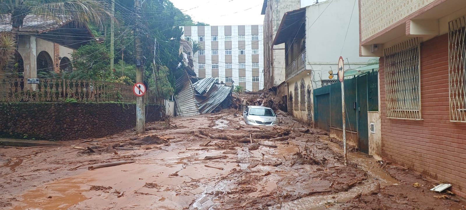 Temporal em Juiz de Fora deixa ao menos 440 desabrigados, dizem autoridades