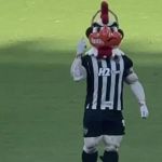 Atlético x Botafogo: Galo Doido entra com fone no Mineirão em campanha sobre o autismo