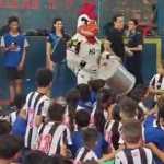 Instituto Galo faz ação com crianças em ONG de Foz do Iguaçu antes de final da 'Sula'