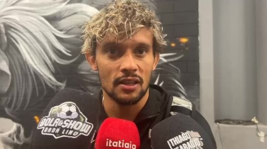 Gustavo Scarpa, meio-campista do Atlético, em zona mista na Arena MRV