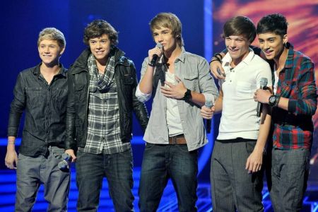 One Direction em apresentação no reality show The X Factor UK, em 2010