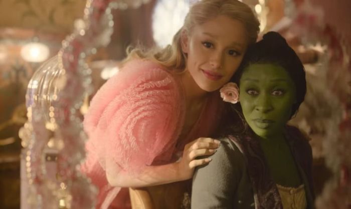 Ariana Grande e Cynthia Erivo como Galinda e Elphaba