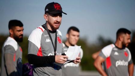 William Batista vai comandar o Vasco no clássico no fim de semana