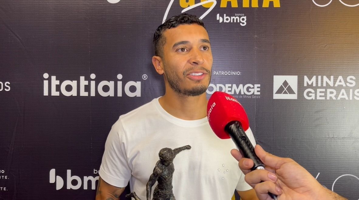 Troféu Guará Bmg: William, do Cruzeiro, celebra premiação e 2023 sem lesões