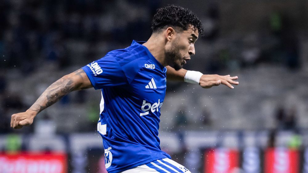 Jogador do Cruzeiro é vaiado pela torcida no Mineirão e é substituído por Tite