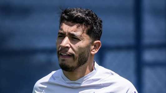 William, do Cruzeiro, durante treinamento na Toca da Raposa II