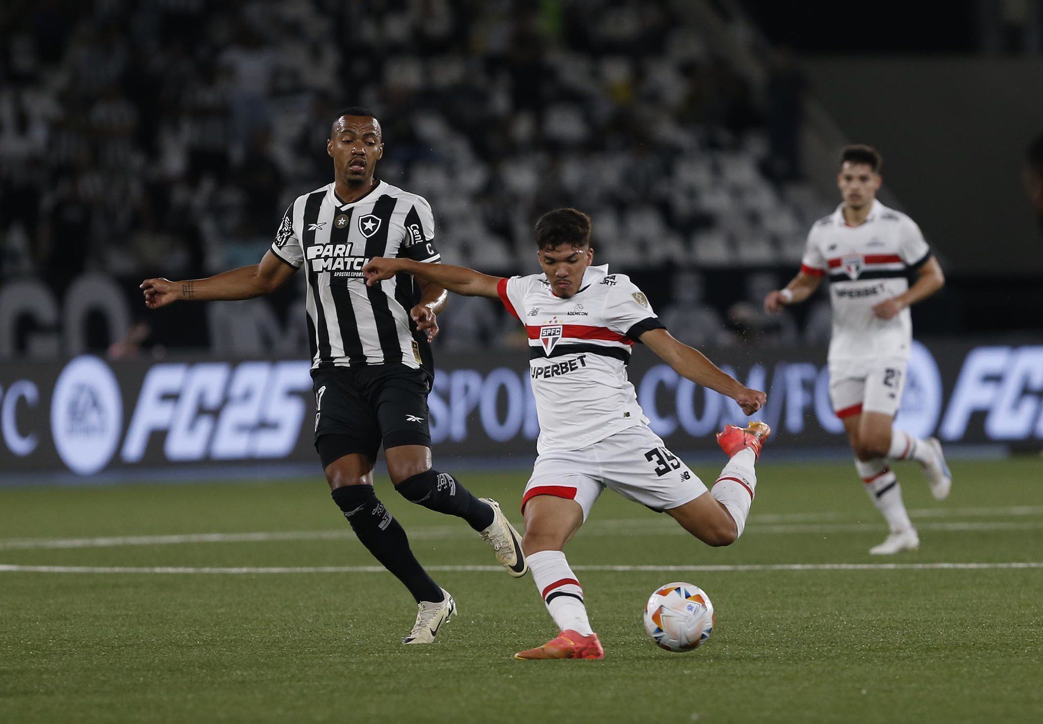 São Paulo 'blinda' William Gomes com multa milionária em contrato