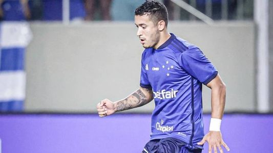 William já tem dez jogos e marcou um gol com a camisa do Cruzeiro