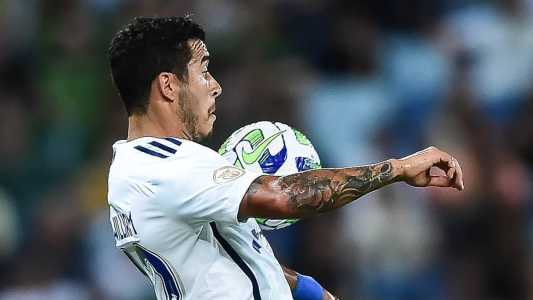 William, lateral-direito do Cruzeiro, em ação contra o Cuiabá