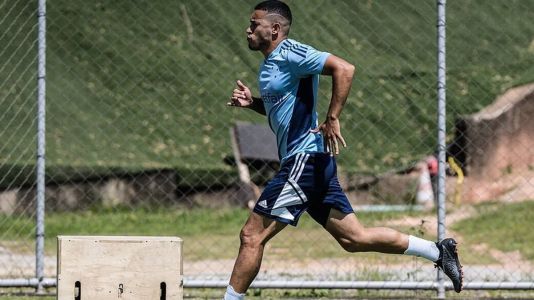 William, lateral do Cruzeiro, será o substituto de Wallisson neste sábado (4)