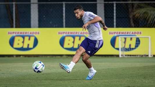William retorna ao time titular após cumprir suspensão automática contra o Coritiba