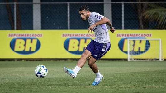 William retorna ao time titular após cumprir suspensão automática contra o Coritiba