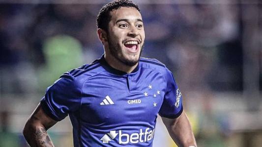 William se emocionou e dedicou gol à família, que estava no Independência