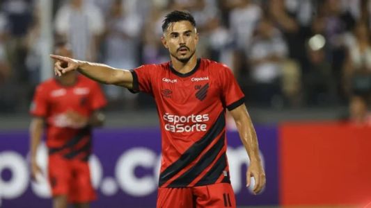 Willian Bigode durante estreia pelo Athletico Paranense