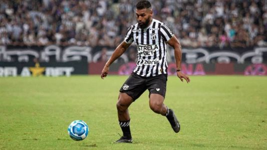 Willian Maranhão, volante do Ceará, em ação contrra a Chapecoense no Castelão