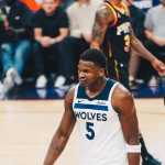 Wolves 'varrem' os Suns e são os primeiros a avançar nos playoffs da NBA