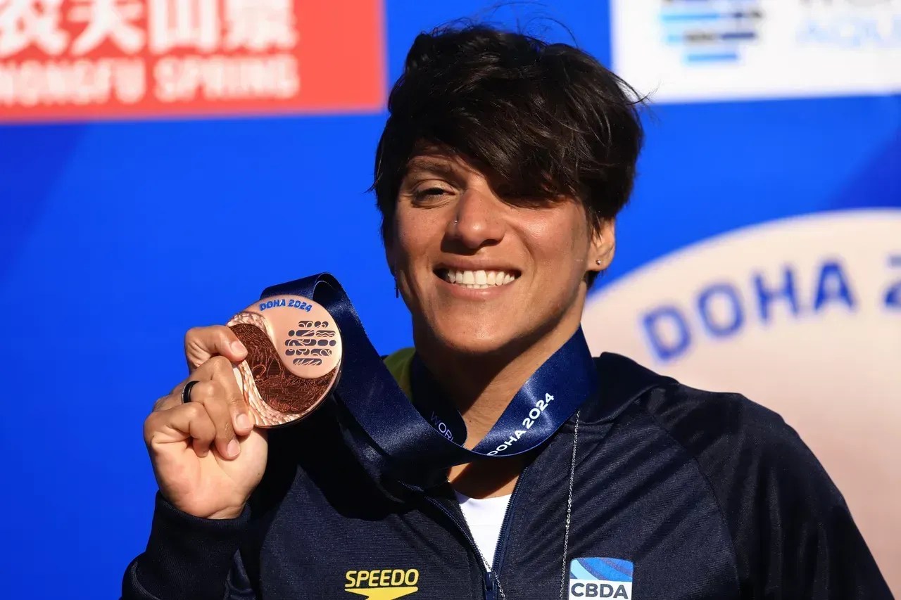 Já classificada para Paris 2024, Ana Marcela Cunha fatura bronze em Mundial Aquático