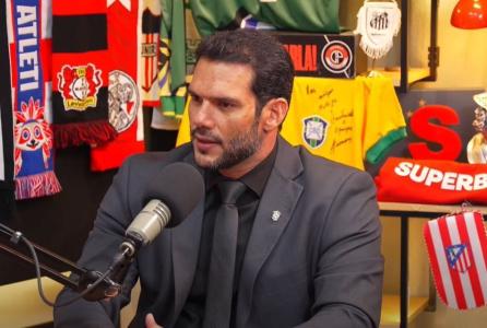 Samir Xaud, candidato único à presidência da CBF, durante entrevista ao Charla Podcast