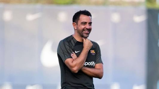 Xavi durante treinamento no Barcelona