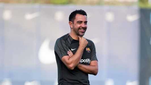 Xavi durante treinamento no Barcelona