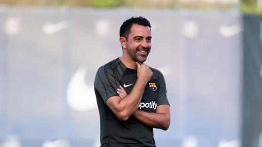 Xavi durante treinamento no Barcelona