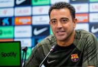 Barcelona anuncia renovação de Xavi por mais duas temporadas