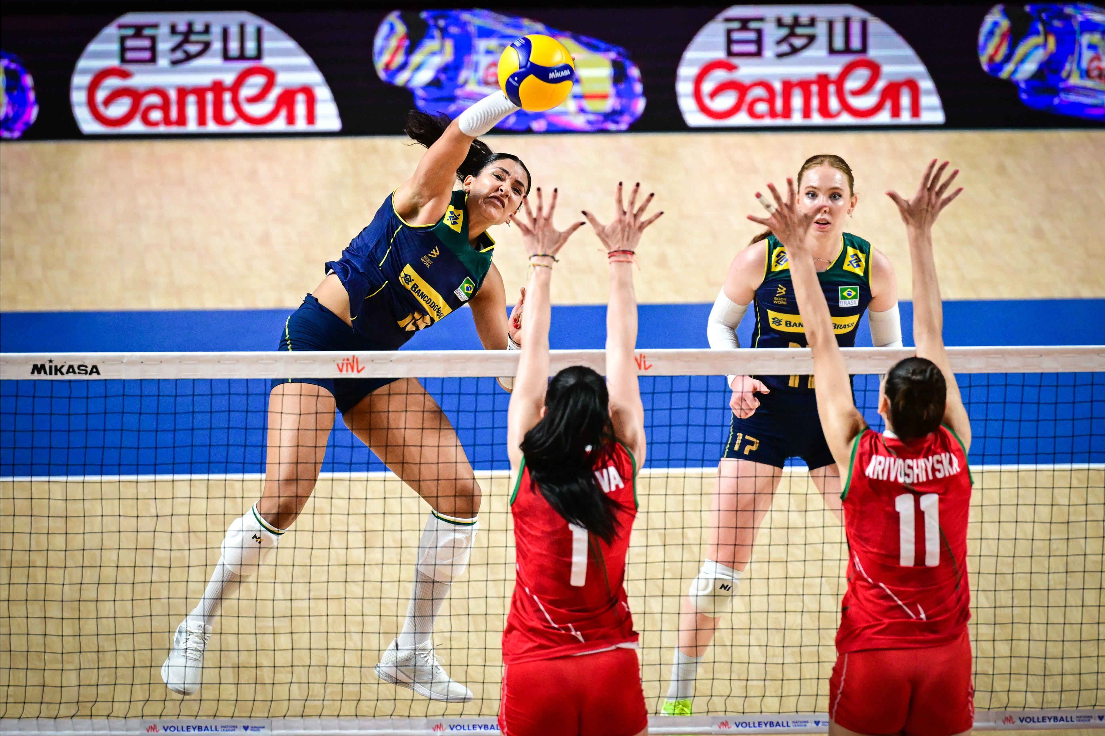Brasil vence Bulgária, mantém 100% na VNL e mira duelo contra Turquia