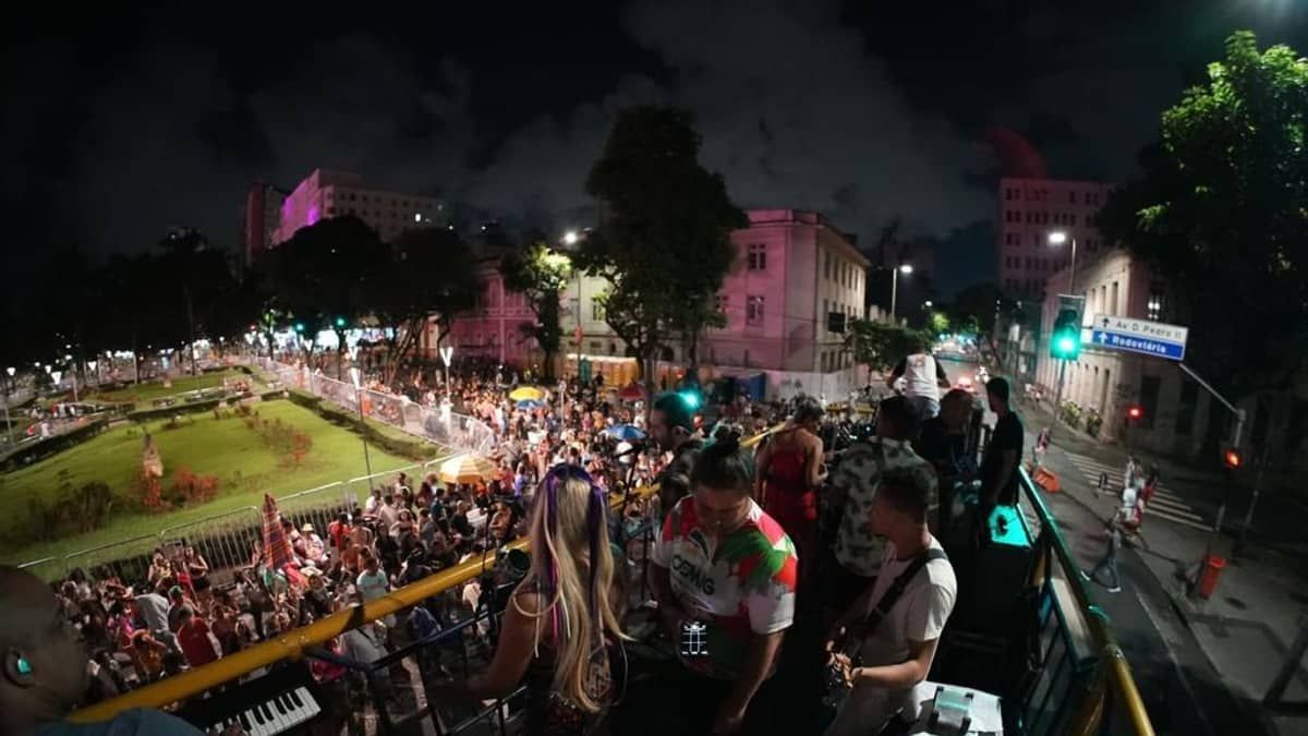 'Xô preconceito', 'Bloco Faraó' e 'Masterplano' fecham o dia de Carnaval deste sábado (18)