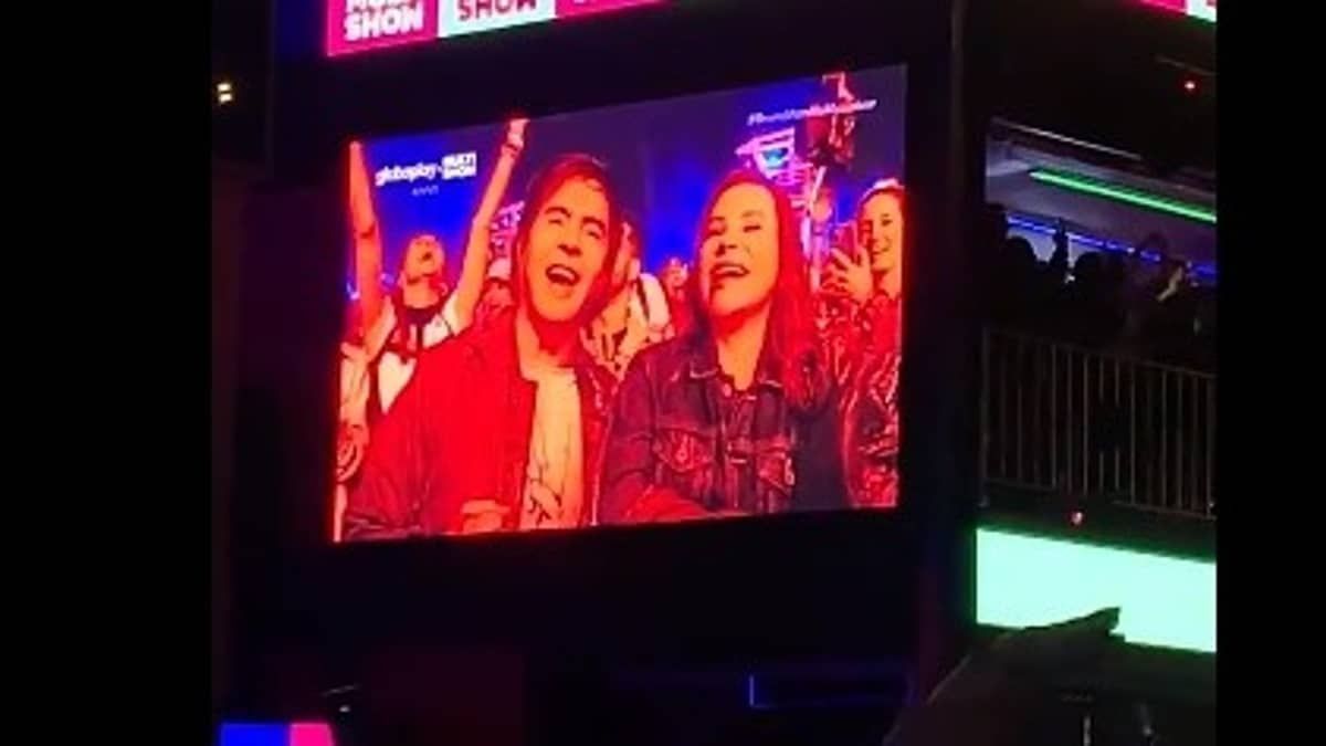 Bruno Mars repete ‘Evidências’ no ‘The Town’, Xororó é exibido em telão e Sandy reage: ‘hino’