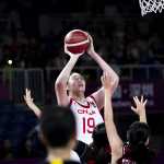 'Gigante' de 2,20m chama atenção em torneio feminino de basquete sub-18 na Ásia; assista