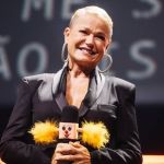 Xuxa recebe homenagem na CCXP e fala sobre título de 'Rainha dos Baixinhos'