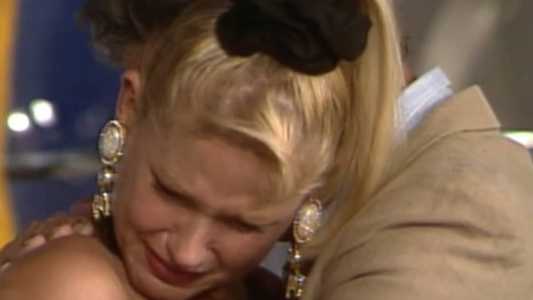 Xuxa relatou que se sentiu 'violentada' após Marlene Mattos promover reencontro com o pai dela sem a comunicar