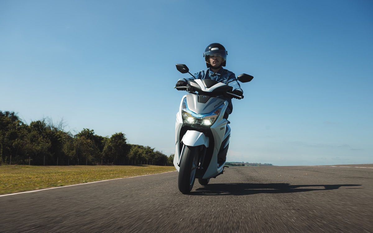 Yamaha conectada e levemente híbrida