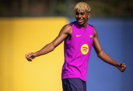 Lamine Yamal durante treino do Barcelona na pré-temporada para 2025/2026