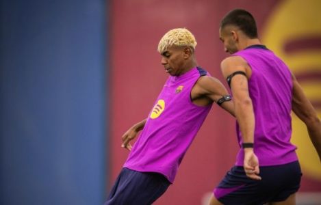 Lamine Yamal durante treino de pré-temporada pelo Barcelona