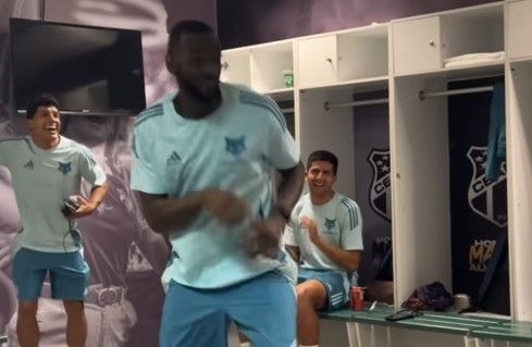 Bolasie puxa comemoração do Cruzeiro após vitória dominante sobre Fortaleza