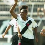 Com passagens por Vasco e Fluminense, ex-volante revela torcida na Copa do Brasil