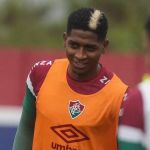 Bem nos treinos, Yoni pode virar opção para Fernando Diniz no Fluminense