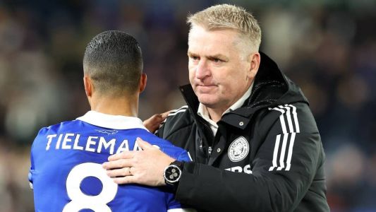 Youri Tielemans e Dean Smith, volante e técnico do Leicester