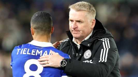 Youri Tielemans e Dean Smith, volante e técnico do Leicester