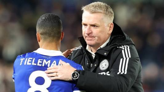 Youri Tielemans e Dean Smith, volante e técnico do Leicester